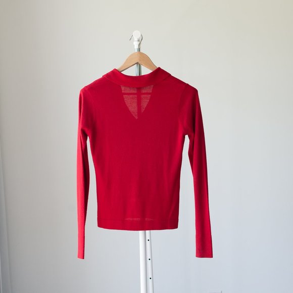 Thin vneck sweater size medium - Picture 5 of 10